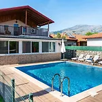 Villa Moon - Tranquil 3br With Private Pool *