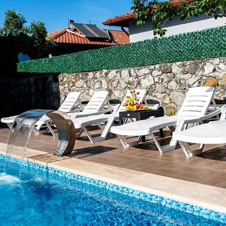 Villa Moon - Tranquil 3br With Private Pool