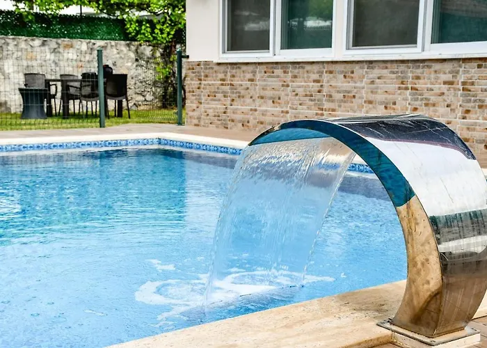 Villa Moon - Tranquil 3br With Private Pool