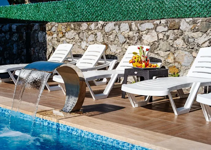 Villa Moon - Tranquil 3br With Private Pool